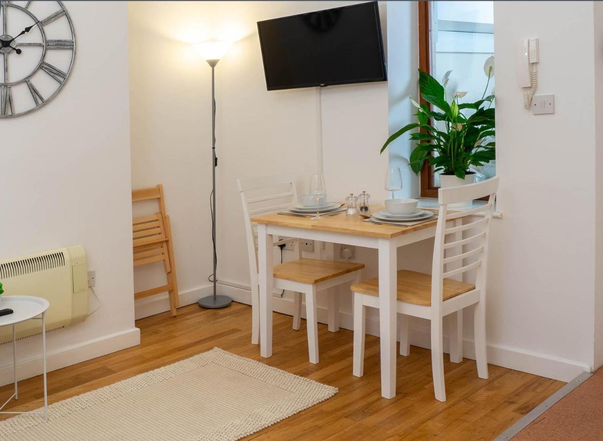 Vibrant Centre - King Bed, Entire Apartamento
